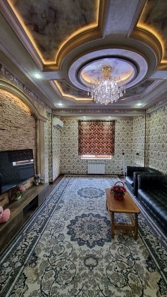 Сдается квартира иностранцам или молодой семье<br />
• Район