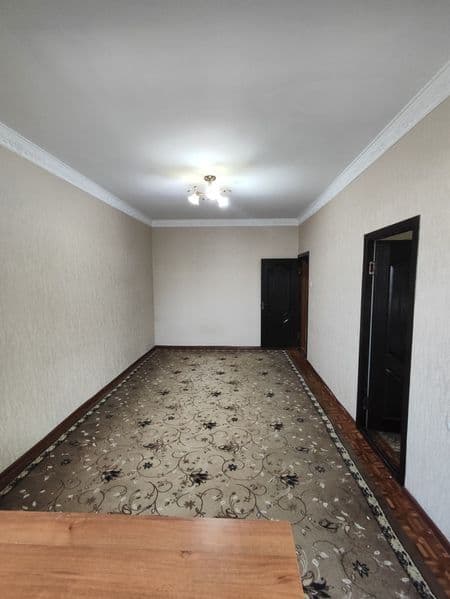 Срочно сдаю 1-комнатная переделанная 2-х комнатную квартиру.