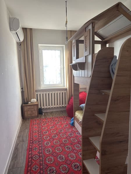 Сдаю 1 комнаты для 2х студенток(только девушки)<br />
Живу с