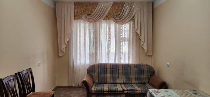 Балкон 2х6(без ремонта), кирпич,комнаты раздельные ,чистые,б