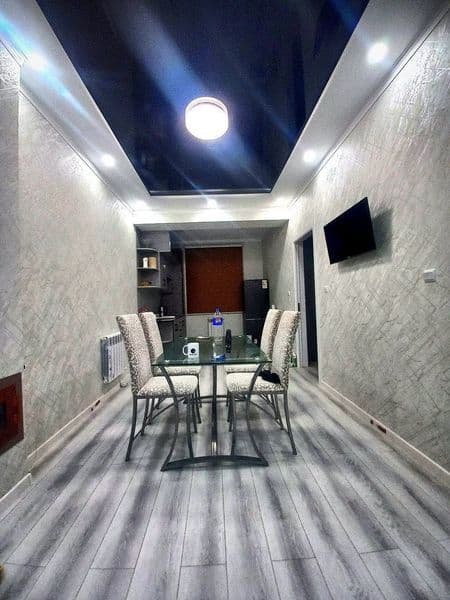 Yakkasaroy tumanida, Oybek metrosi yonida 2 xonali shinam va — фото 2