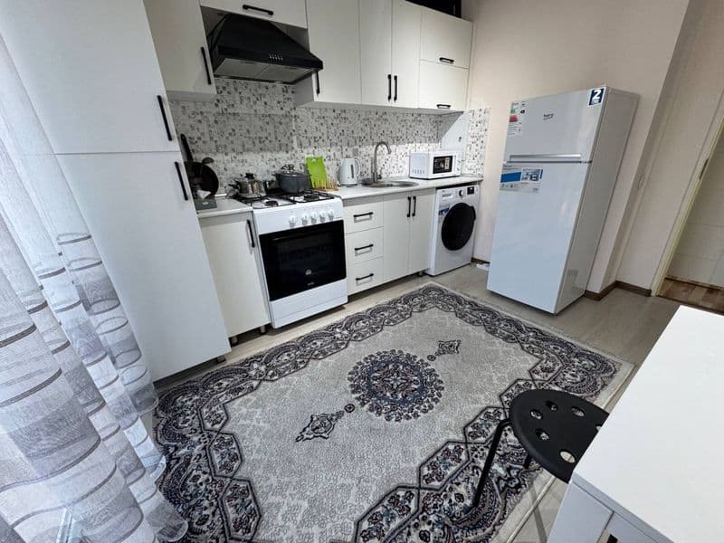 Отличное расположение дома - всё рядом - много магазинов, Це — фото 5