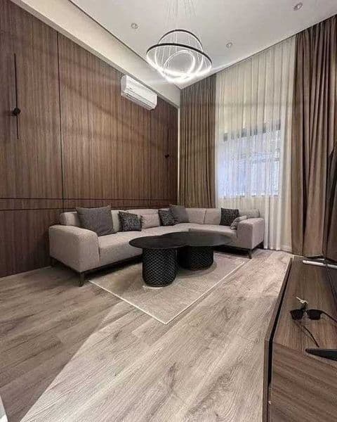 Сдаётся  Квартира в центре<br />
Ориентир - м. Айбек<br />
Г