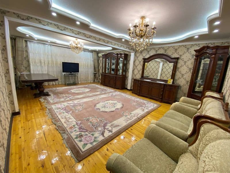 4 комнатная квартира 116 кв.м.<br />
Банковский дом<br />
Пр