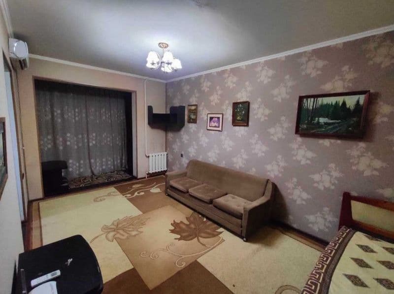 АРЕНДА-1/2/5<br />
Площадь: 40 кв.м.<br />
Средний ремонт <b