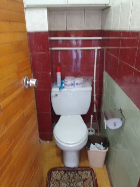 Ванна туалет алохида, хамма шароитлари бор, холодильник, кир — фото 4