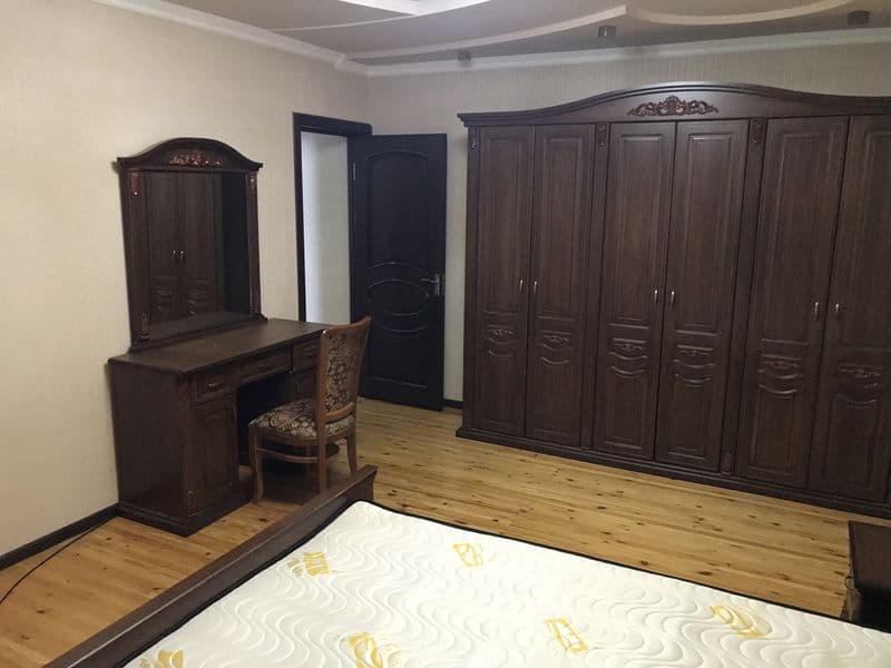 Сдаётся в аренду квартира в центре города. Евроремонт. Рядом — фото 4