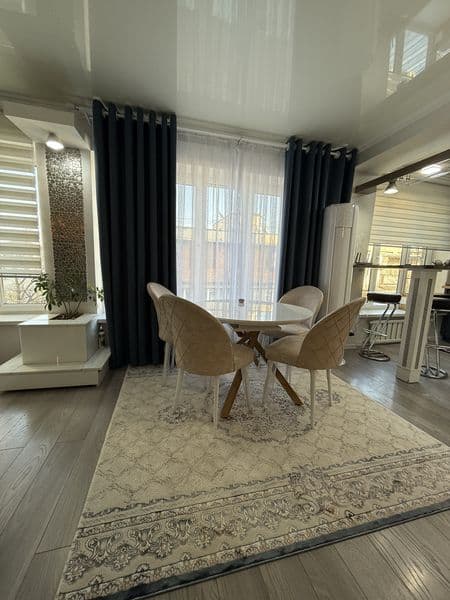 Отличное расположение дома - всё рядом - много магазинов, Це — фото 3