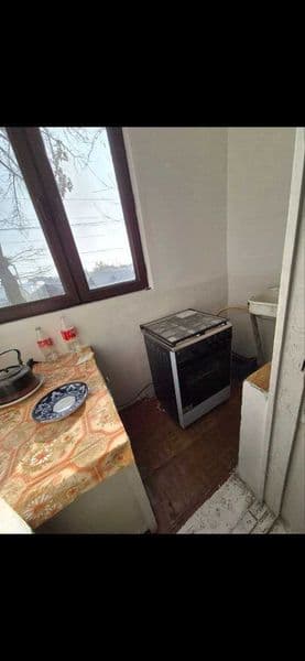 Сдам свою 1 ком. Квартиру на 1 массиве. Ремонт средний. Рядо