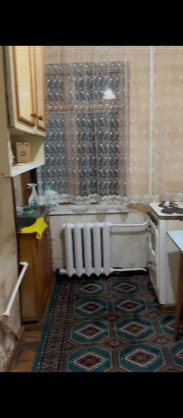 Рядом находится метро школа детский сад поликлиника остановк