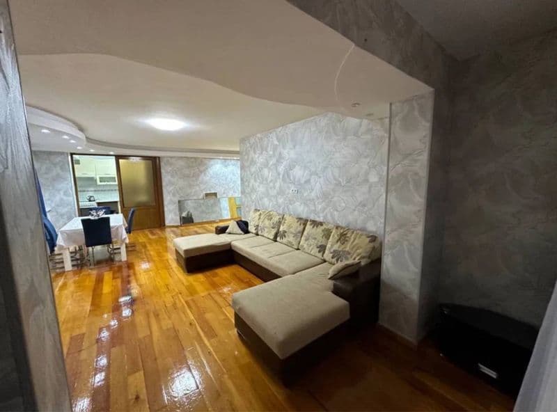 Дархон<br />
Хамид Олимжон метро<br />
2/7/18<br />
650$<br 