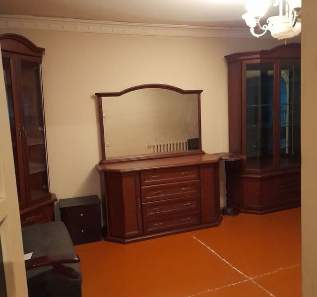 Аренда метро беруний 4.хонали оилага берилади хамма шароити 