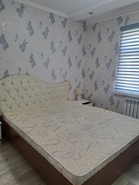 Рядом есть.<br />
Метро, дет сад, ТЦ Компас, вещ.базар, стр,