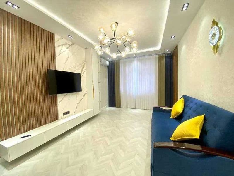 АРЕНДА 2 КОМНАТНАЯ ЕВРО-РЕМОНТ <br />
<br />
Район: Мирабадс