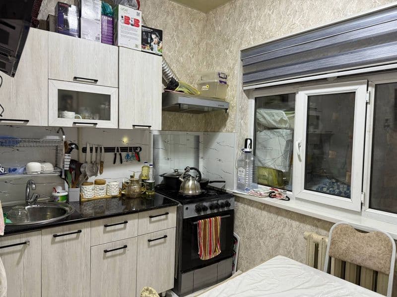 Кизлар билан бирга турадиган 2-3 та озода талаба кизларни иж