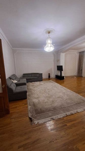 Сдается трехкомнатная квартира, этаж-2, 4 этажка,<br />
3/2/