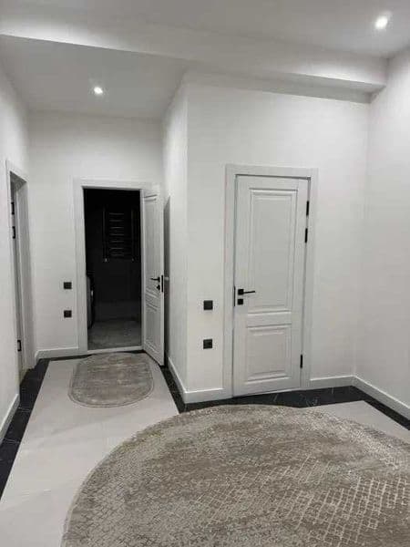 Район: Мирабадский<br />
Адрес: Чехова<br />
<br />
• Комнат — фото 4