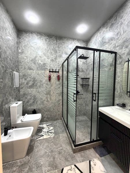 Чистая, уютная квартира с евроремонтом.<br />
В квартире ест — фото 4