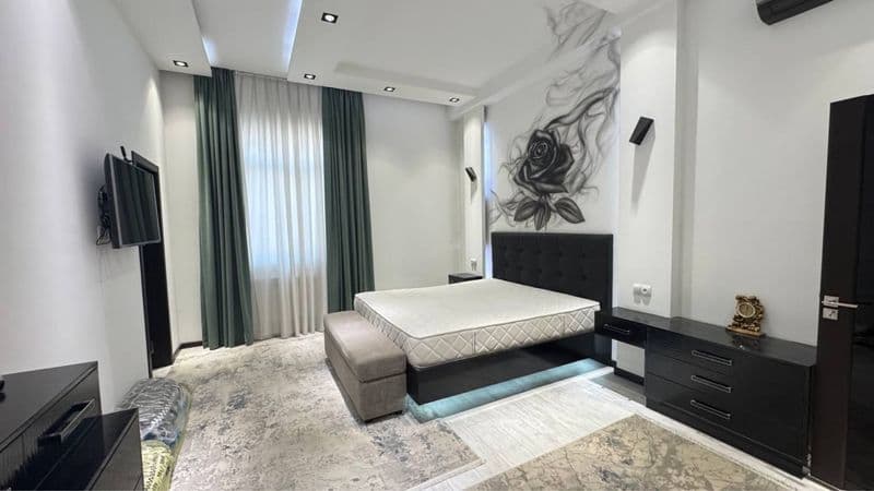 Яккасарайский район .На ул. Абдулла Каххар , закрытый охраня