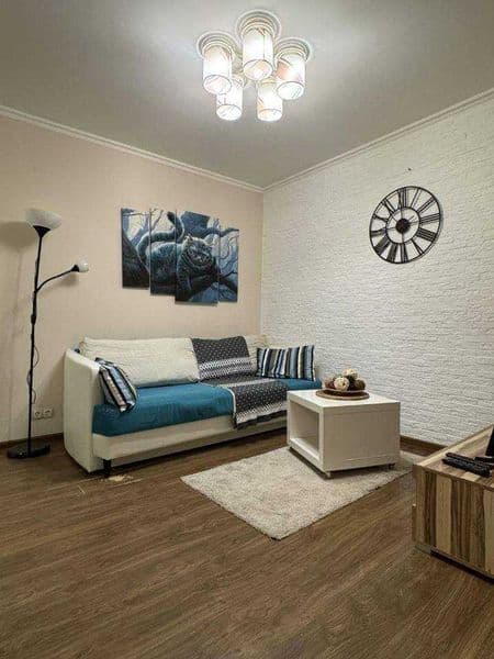 2 комнатная квартира на 2 этаже,<br />
В квартире есть все н