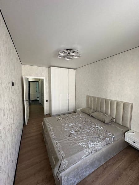 2 комнатную квартиру на 4 этаже,<br />
В квартире есть все н