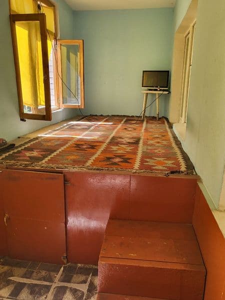 3 xona uyimni 2 xonasini kvartiraga quyaman bir xonasida o'z