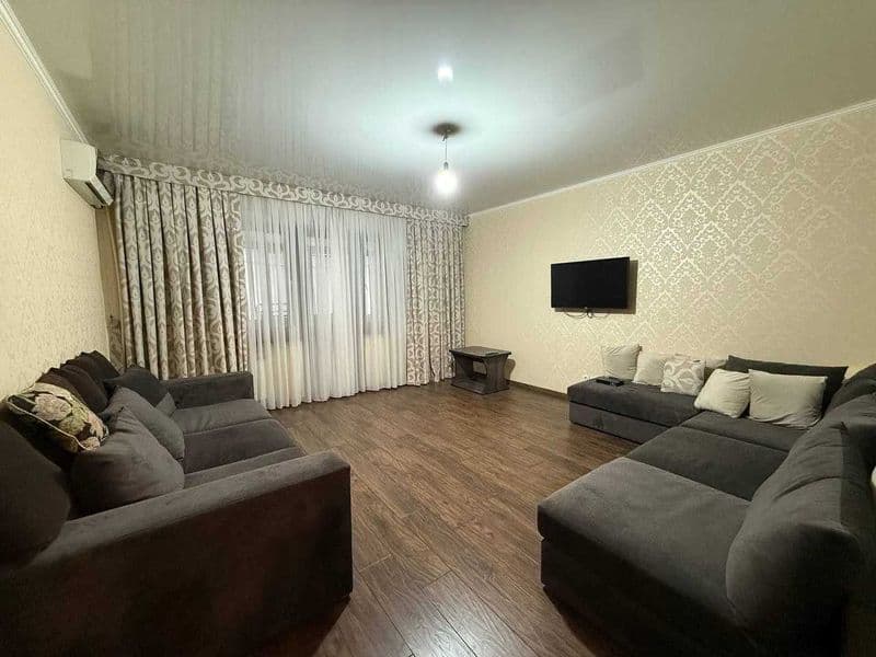 АРЕНДА КВАРТИРА<br />
Паркент базар Массив Риёзий<br />
Комн