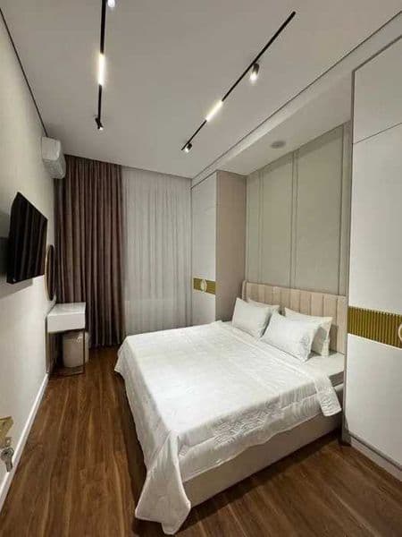 Ориентир: Ц-2,Алайский рынок<br />
<br />
Комнат: 4 + кухня< — фото 2