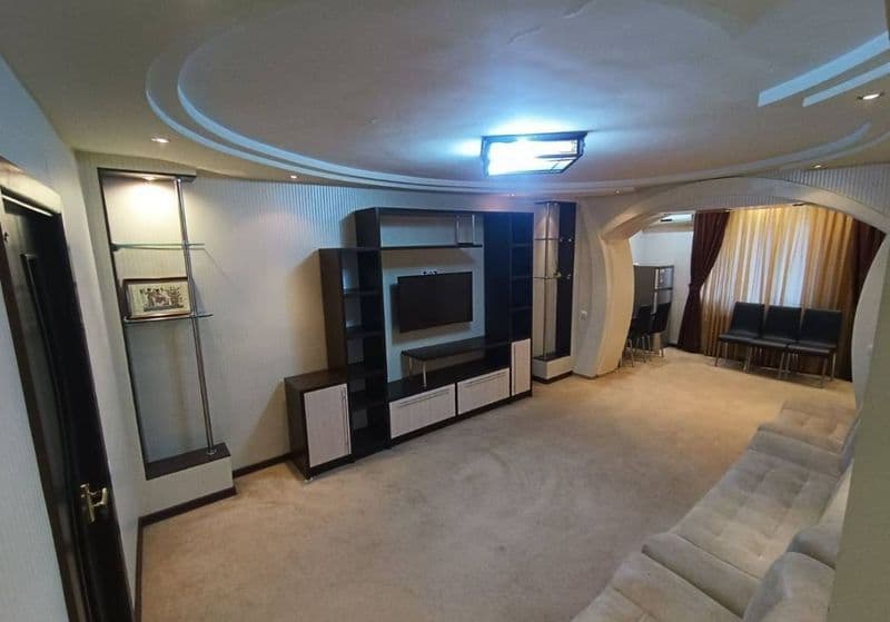 Метро горький <br />
2/2/5<br />
50м2<br />
550$ договоров — фото 2