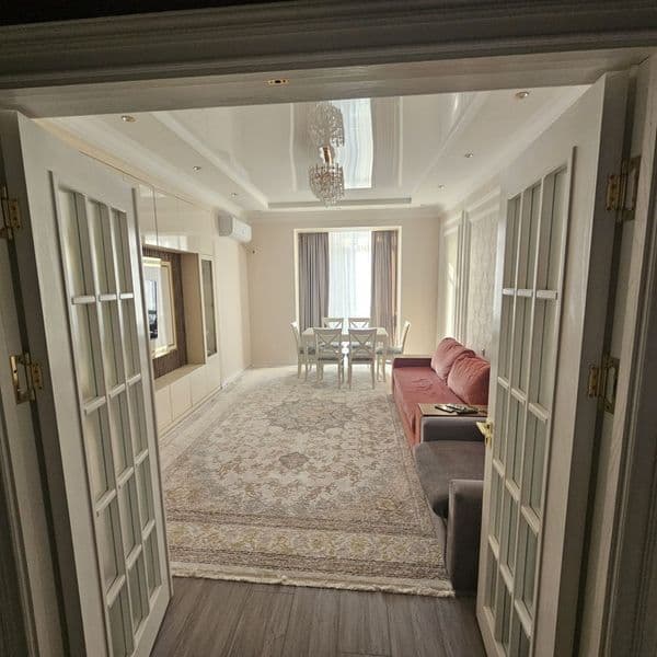 Полностью  обставленная с мебелью техникой.<br />
2 сан узла