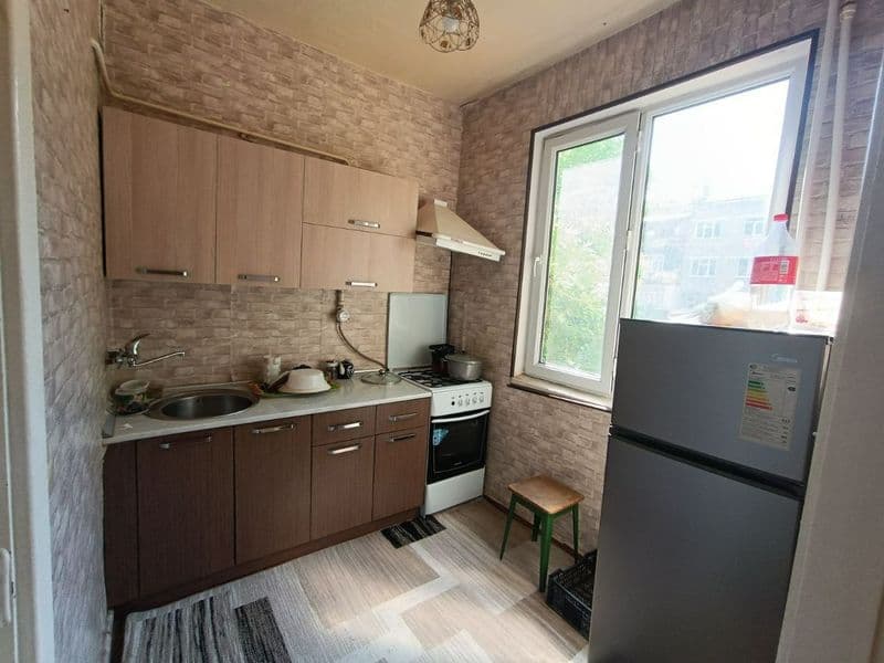 1хонали, 2-этаж, метро Дустлик,  до метро 800метр<br />
3800