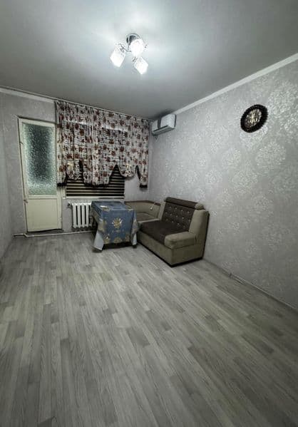 1-комнатная переделанная в 2<br />
<br />
У метро Юнусабад<b