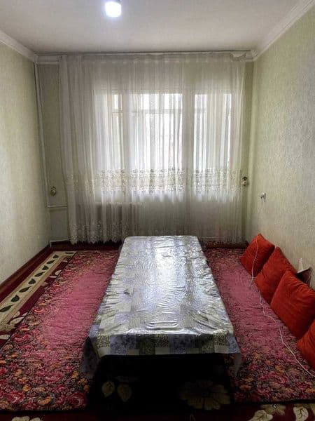 Yunusobod 13-kvartalda 3 xonali kvartiraga o'qiydigan ishlay