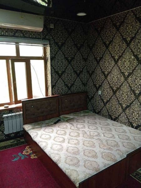 Квартира находится на 4 этаже 4-этажного дома. Ремонт средни