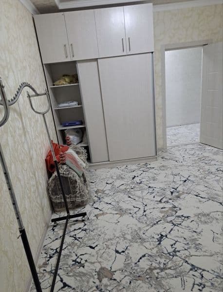 Квартира чистая полы утеплённые имеется холодильник, телевиз