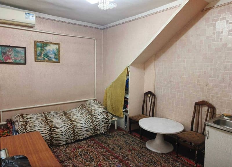 ЦУМ<br />
<br />
Ориентир: Kosmonavtlar Metro Station<br />
