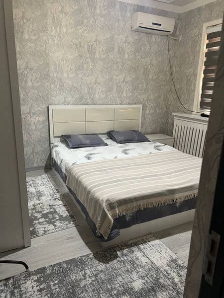 Rakat maxallada dom 4 etajli 4 etaj 80 kvm cha 3 xonali. Uy 