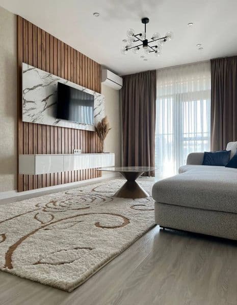 Площадь — 75 м²<br />
6 этаж, балкон с видом на городскую ул