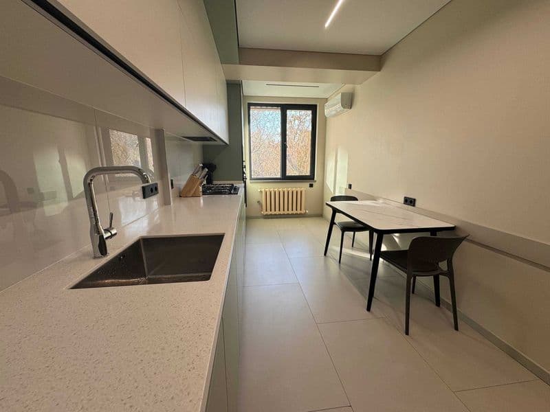 Адрес: Цум, Ц7<br />
Ориентир: Выставочный Зал<br />
Кол-во  — фото 2