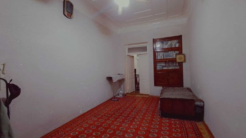 Ishlaydigan va O'qiydigan talabalar olinadi, ichmaydigan che