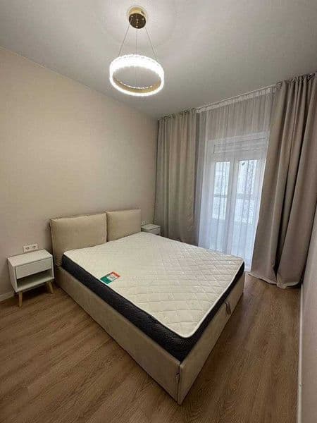 3 комнатную квартиру на 6 этаже,<br />
В квартире есть все н