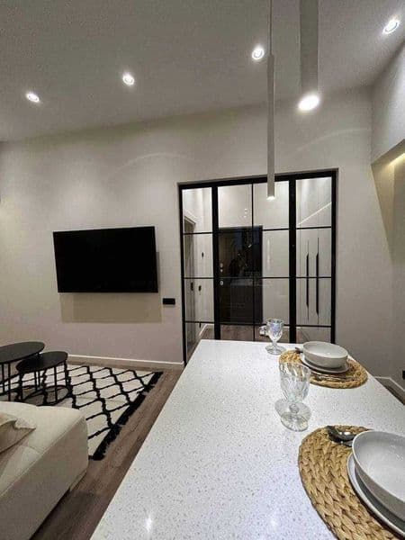 Сдаётся новая 2-комнатная квартира в современном доме. Кварт