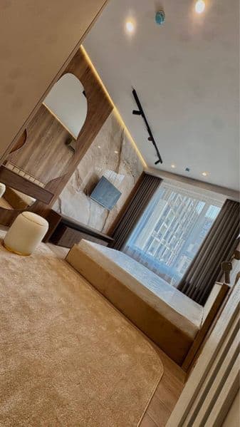 Lakatsiyasi yashi Mirzo Ulugbek metroni yonida 2minut<br />
