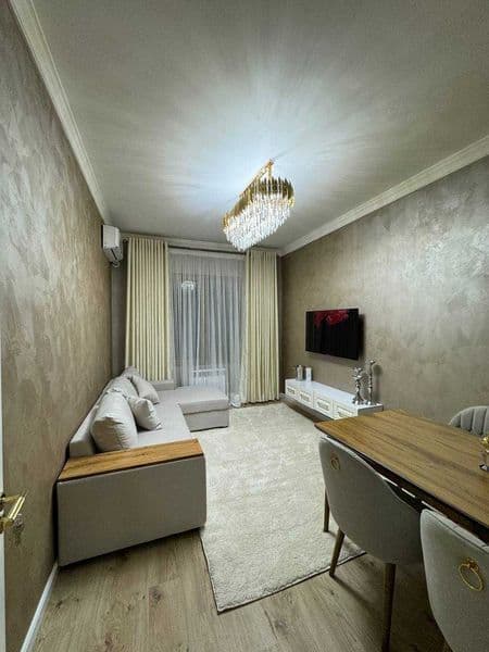 сдается квартира с евро ремонтом <br />
на долгий срок <br /