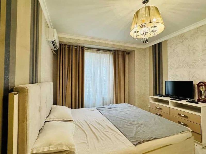 Манзил : метро ойбек<br />
<br />
- хона 3<br />
- қават 2<b