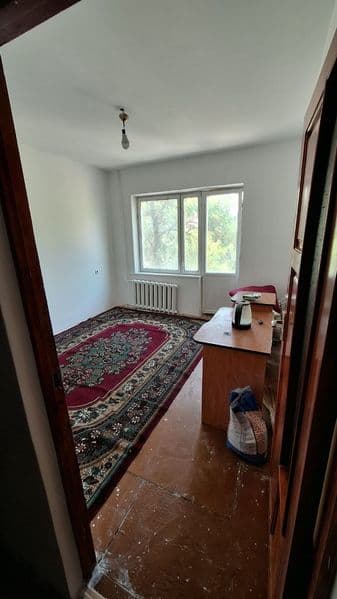 1 xonali uy, shu rasmdigidek. Holati yaxshi. Hashoratla yoʻq