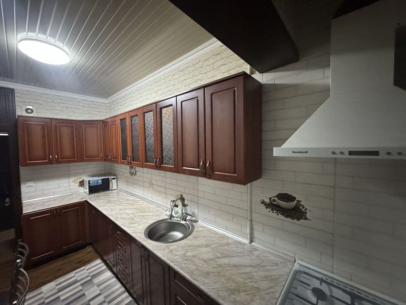 Сдается 3х комнатная квартира напротив «Анор» банка. Рядом б