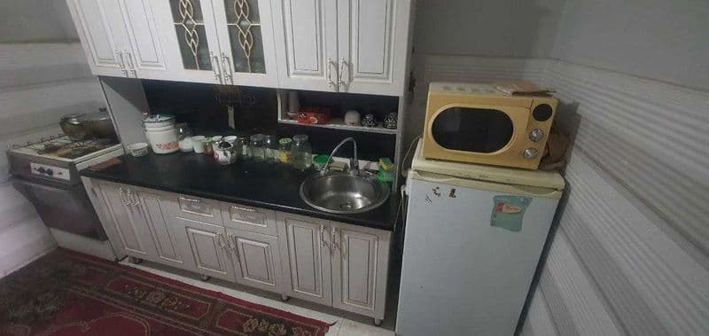 3 xonali kvartira 8 ta bola turiladi.1 ta bola kk<br />
 Lok