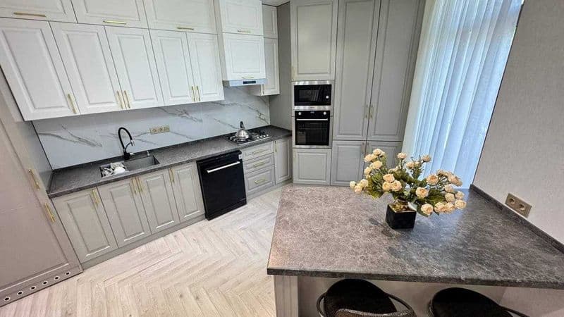 105 м² 1 этаж<br />
1800$ в месяц.<br />
Предоплата 3 месяца — фото 2