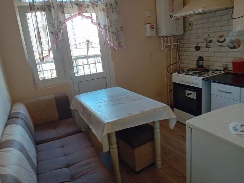 АРЕНДА!!!  Чоштепада 1чи бекат метрони ёнида.  1/4/7.  СЕМЬЕ